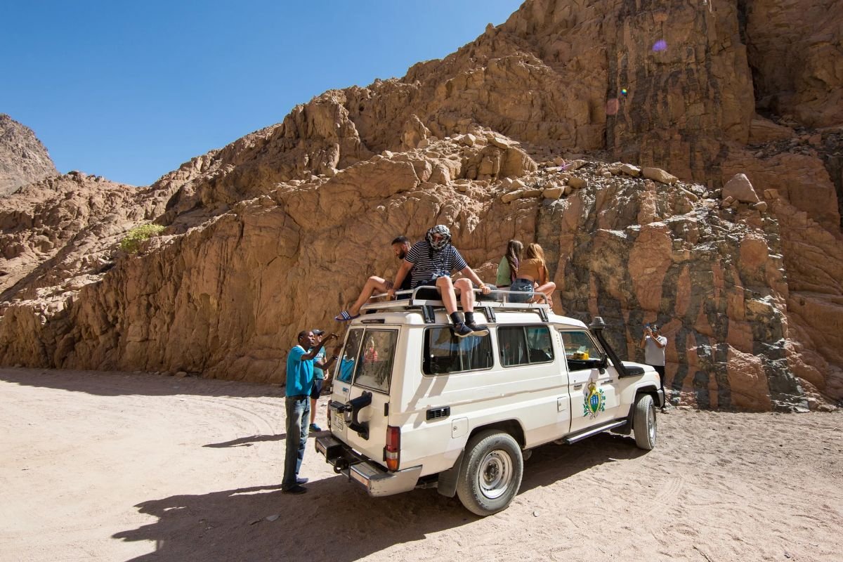 Blue Hole & Canyon Safari
